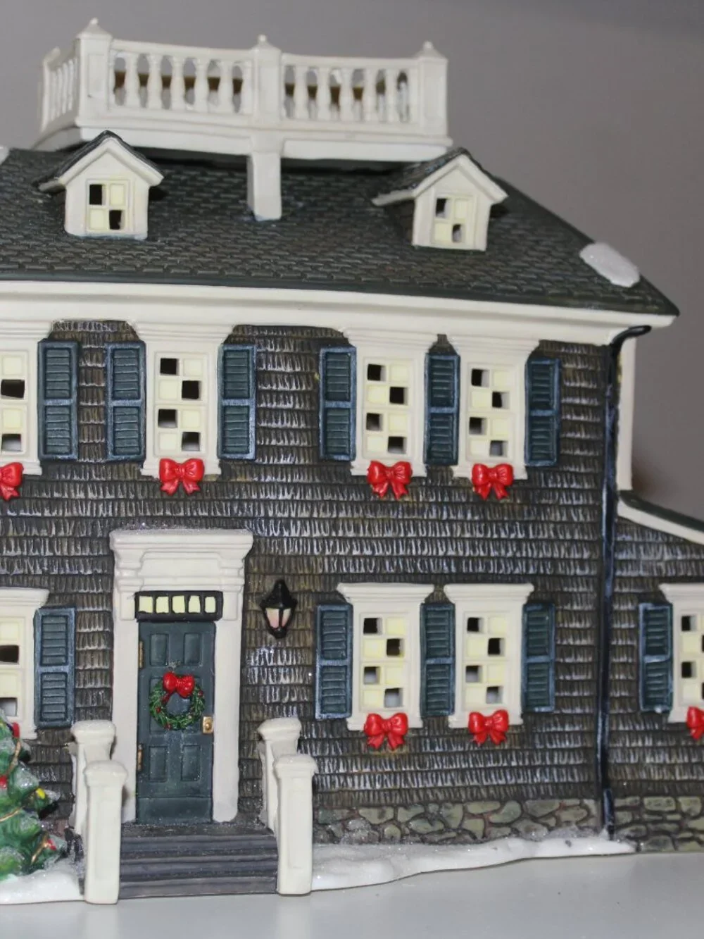 Vintage Heartland Valley Village Deluxe Porcelain Lighted Suburban House Gray